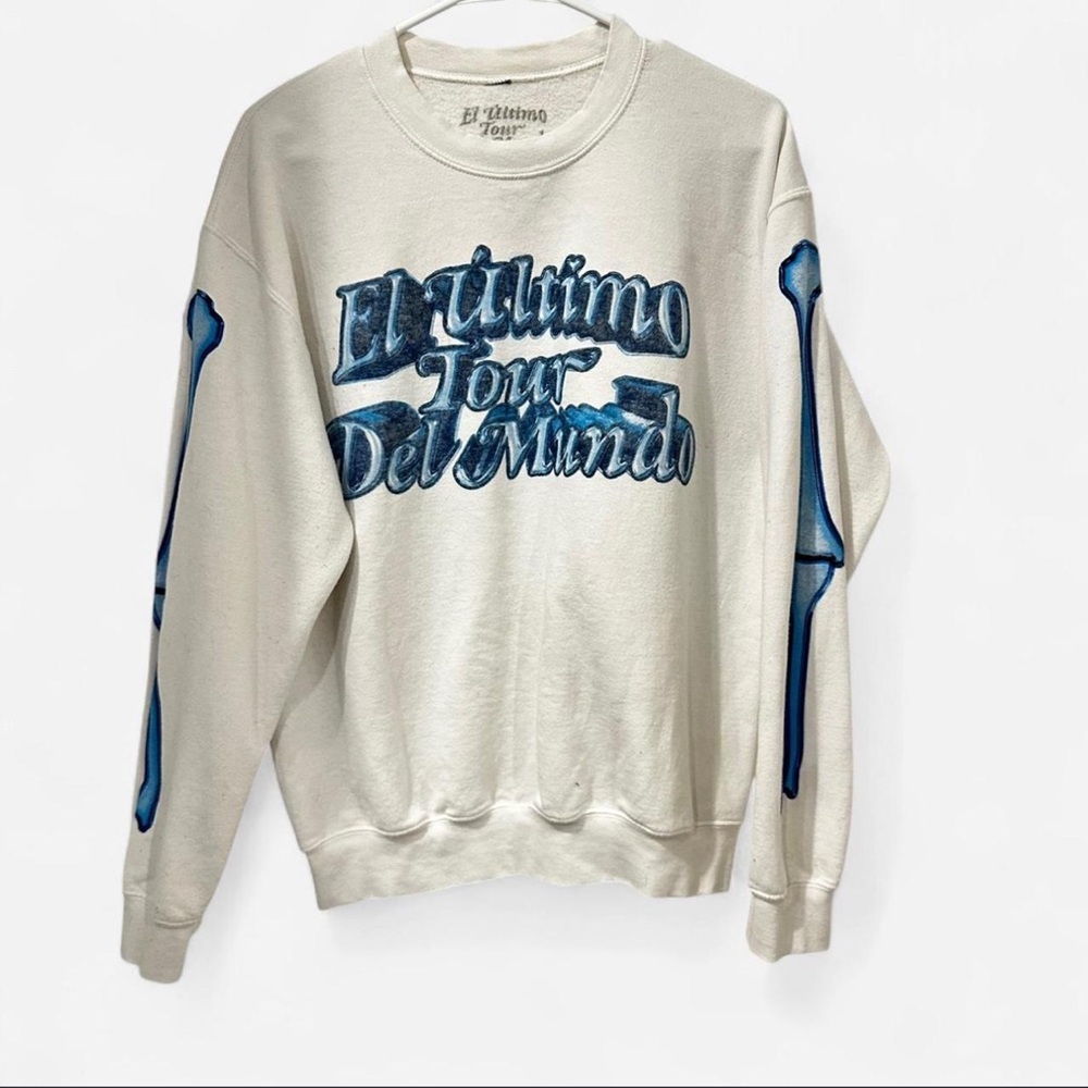 El Último Tour Del Mundo White Crewneck Sweater